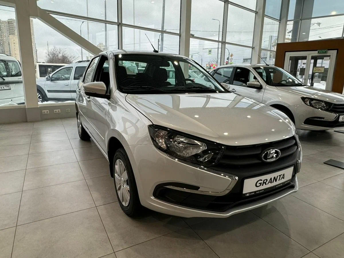 Lada Granta Седан в Москва - фото №2